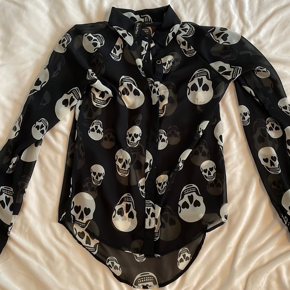 Fun and Flirt-size XS skull blouse